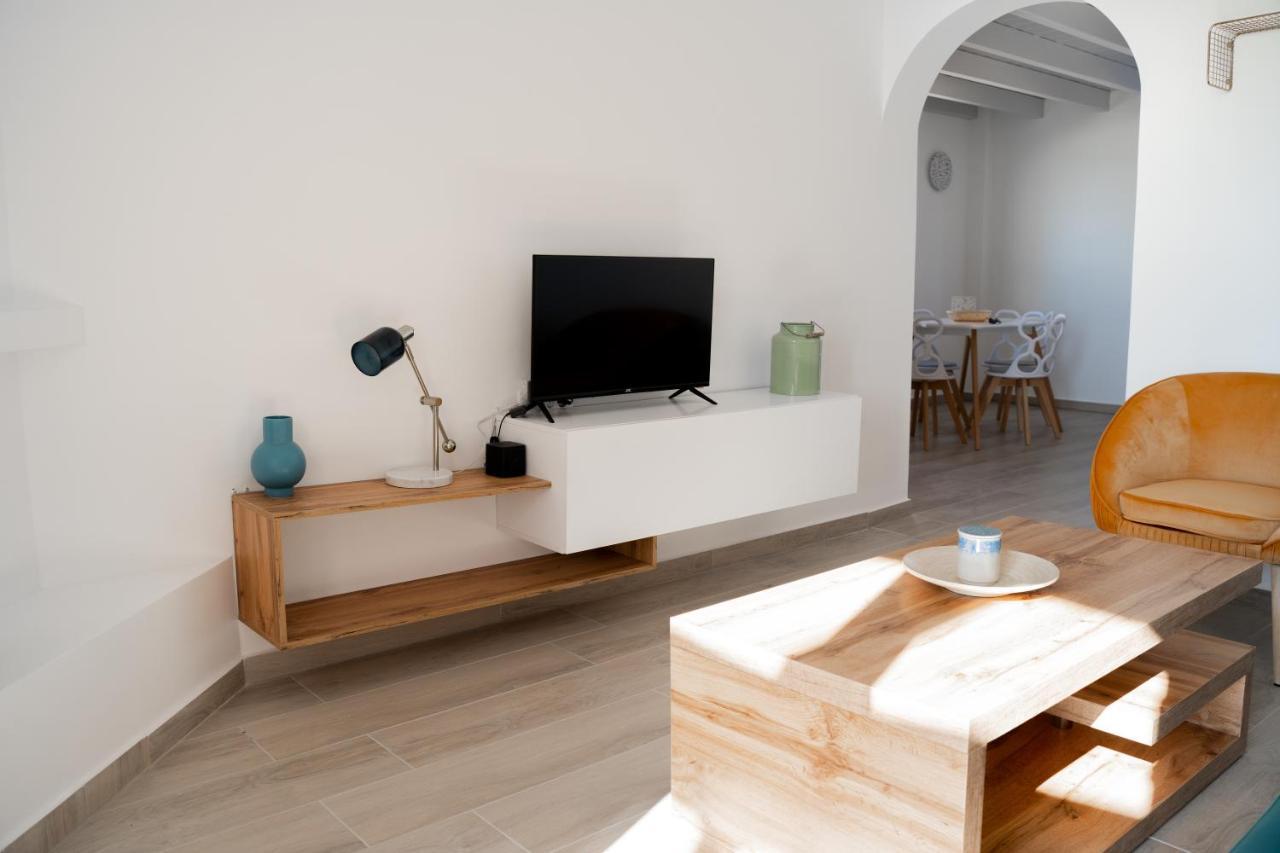 The Lighthouse Sunset View Suites Akrotiri  Exterior photo